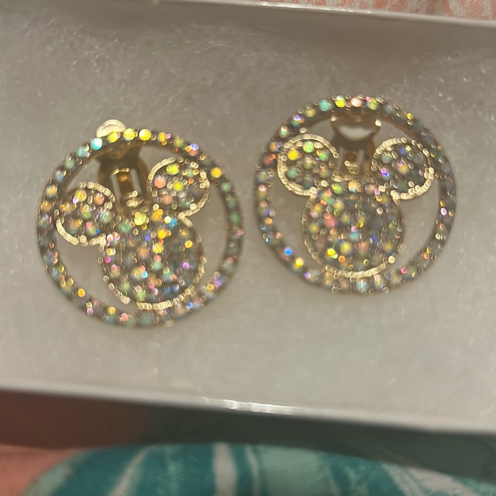 Minnie Mouse or Mickey (?)!! In holographic shimmering Goldish silver !